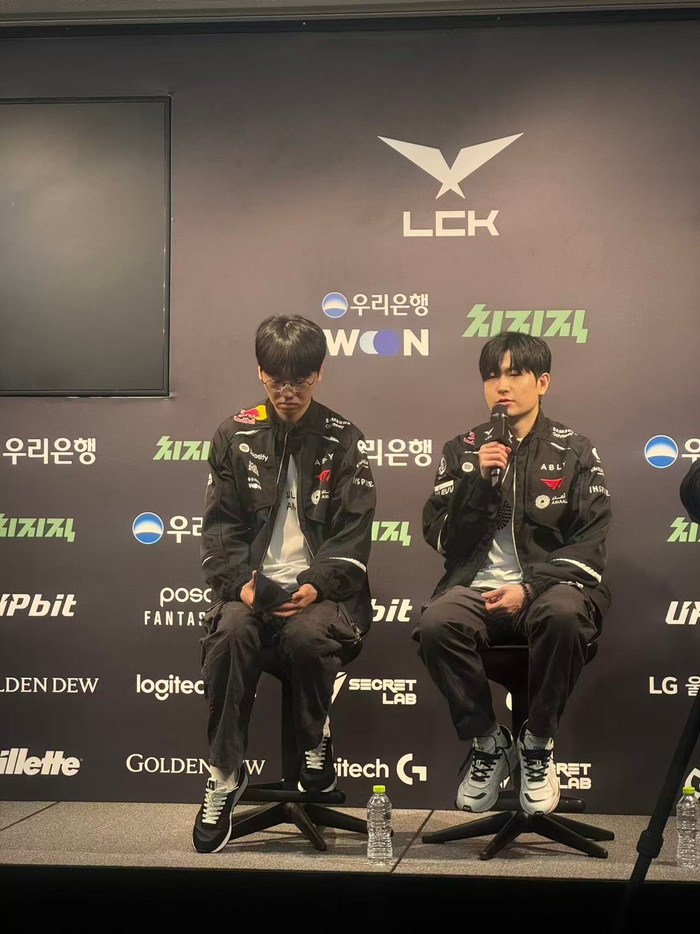 九游-KT横扫T1赛后Doran选手与Tom教练接受采访|Gen.G战队|Doran-崔玄准|lpl|电竞赛事讨论|败者_新浪体育_新浪新闻