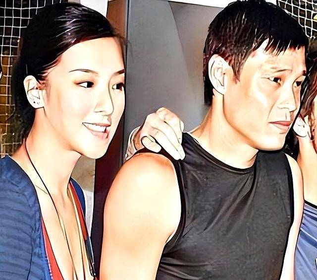 九游-足球巨星范志毅：一婚娶空姐，二婚娶模特，三婚娶小17岁女演员|张梦|李倩|亚洲足球先生|中国男足|水晶宫_新浪体育_新浪新闻